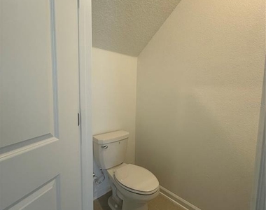 2528 Absolute Avenue - Photo Thumbnail 15