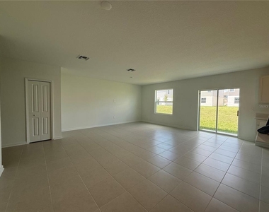 2528 Absolute Avenue - Photo Thumbnail 2