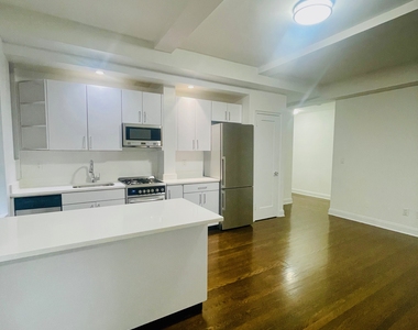 140 East 46th Street - Photo Thumbnail 2