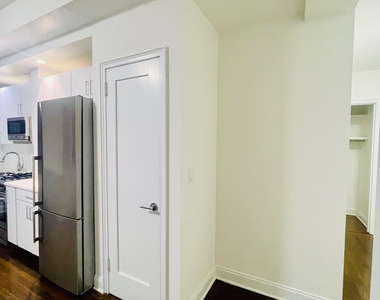 140 East 46th Street - Photo Thumbnail 3