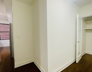 140 East 46th Street - Photo Thumbnail 5
