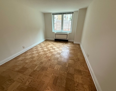 East 71th Street - Photo Thumbnail 6