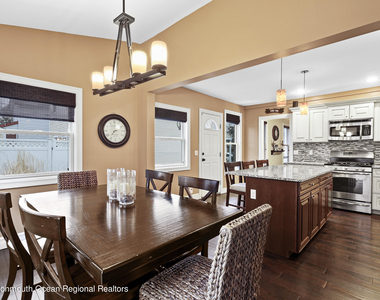 513 Ocean Park Avenue - Photo Thumbnail 10