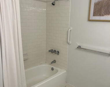 201 East 69th Street - Photo Thumbnail 7