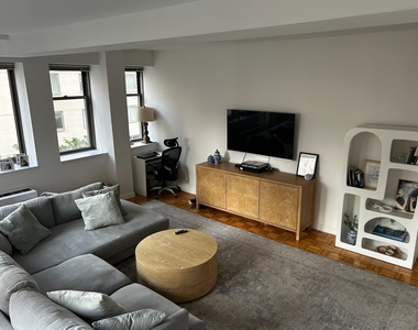 201 East 69th Street - Photo Thumbnail 16