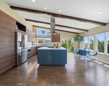 215 Monterey Drive - Photo Thumbnail 6