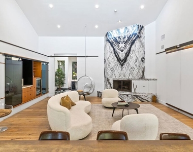1615 Marmont Avenue - Photo Thumbnail 8