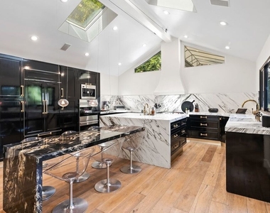 1615 Marmont Avenue - Photo Thumbnail 6