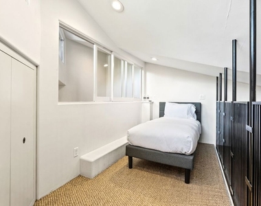 1615 Marmont Avenue - Photo Thumbnail 16