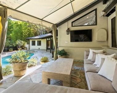 1615 Marmont Avenue - Photo Thumbnail 2