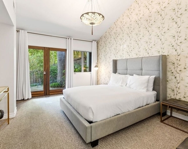 1615 Marmont Avenue - Photo Thumbnail 11