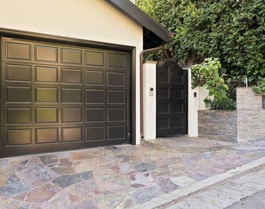 1615 Marmont Avenue - Photo Thumbnail 3