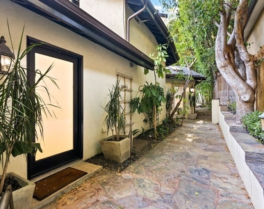 1615 Marmont Avenue - Photo Thumbnail 4