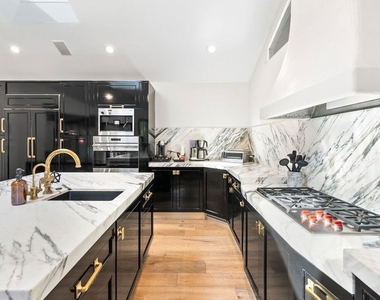 1615 Marmont Avenue - Photo Thumbnail 7