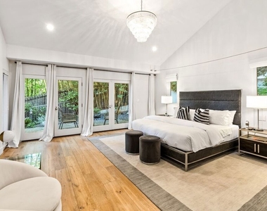 1615 Marmont Avenue - Photo Thumbnail 17
