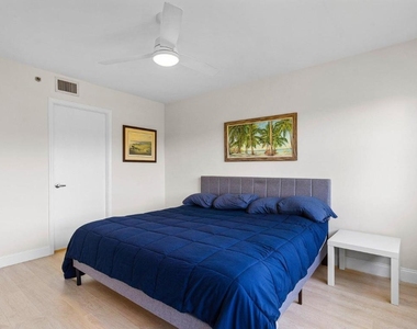 700 Uno Lago Drive - Photo Thumbnail 7