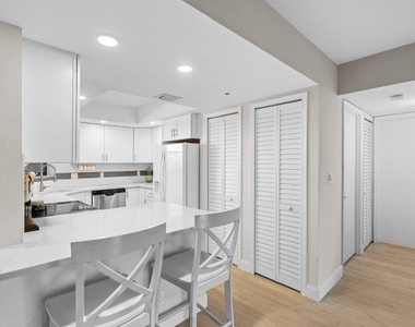700 Uno Lago Drive - Photo Thumbnail 5