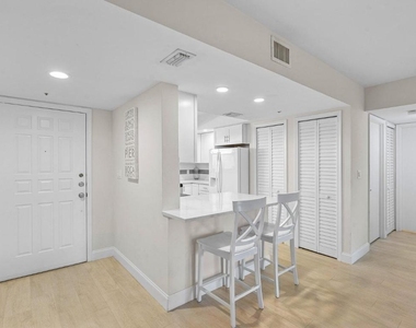 700 Uno Lago Drive - Photo Thumbnail 6