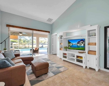 5464 Nw Milner Drive - Photo Thumbnail 7