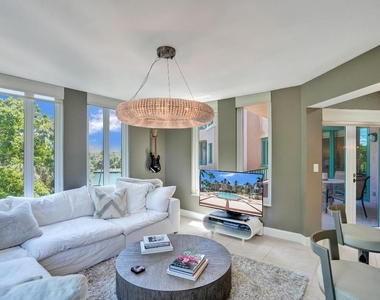 100 Se 5th Avenue - Photo Thumbnail 2