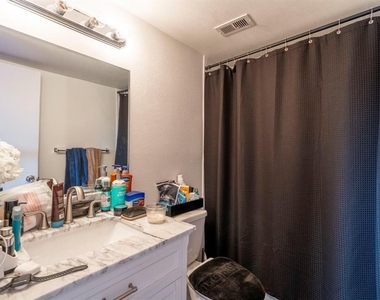3000 Guadalupe St - Photo Thumbnail 8