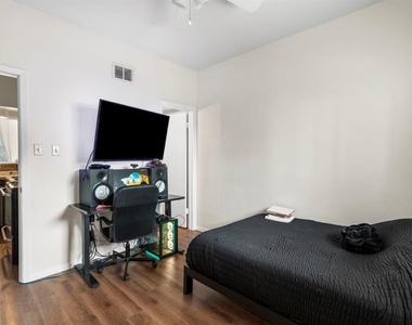 3000 Guadalupe St - Photo Thumbnail 7