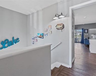 111 Comanche Pt - Photo Thumbnail 2