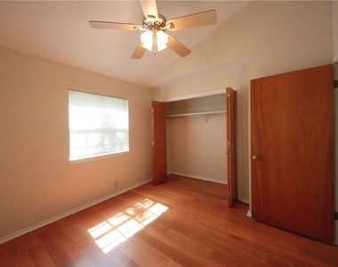 1903 E 20th St - Photo Thumbnail 5