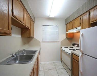 1903 E 20th St - Photo Thumbnail 9