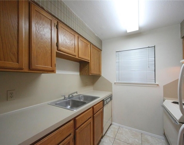1903 E 20th St - Photo Thumbnail 3