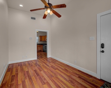1017 11th Street - Photo Thumbnail 5