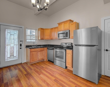 1017 11th Street - Photo Thumbnail 7