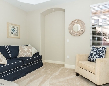 538 Avellino Isles Circle - Photo Thumbnail 12