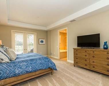 538 Avellino Isles Circle - Photo Thumbnail 10
