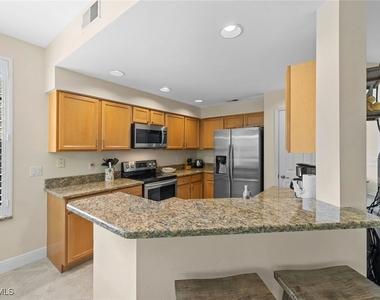 27190 Oakwood Lake Drive - Photo Thumbnail 8