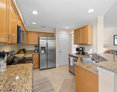 27190 Oakwood Lake Drive - Photo Thumbnail 9