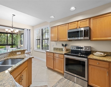 27190 Oakwood Lake Drive - Photo Thumbnail 10