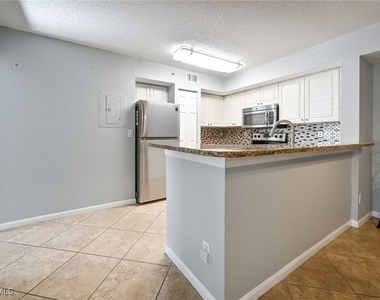 1265 Wildwood Lakes Boulevard - Photo Thumbnail 8