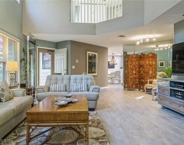 6652 Trident Way - Photo Thumbnail 4