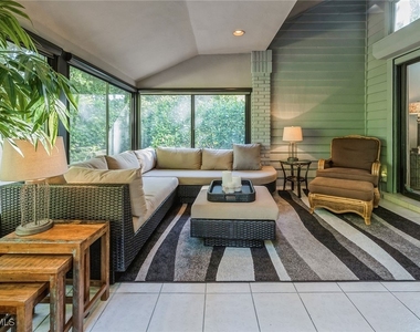 6652 Trident Way - Photo Thumbnail 10