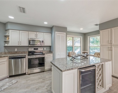 6652 Trident Way - Photo Thumbnail 8