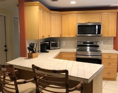 550 Forest Hills Boulevard - Photo Thumbnail 10