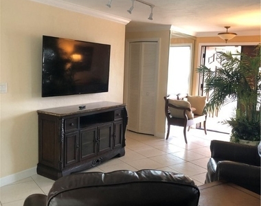 550 Forest Hills Boulevard - Photo Thumbnail 4