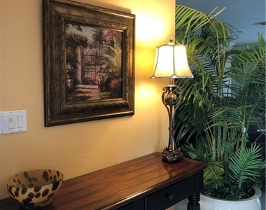 550 Forest Hills Boulevard - Photo Thumbnail 2