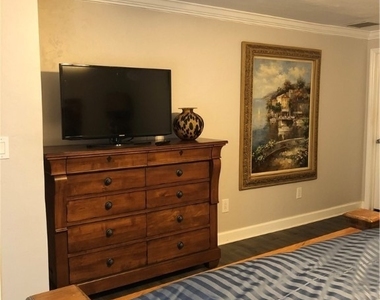 550 Forest Hills Boulevard - Photo Thumbnail 42