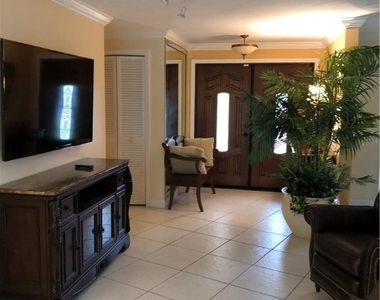 550 Forest Hills Boulevard - Photo Thumbnail 11