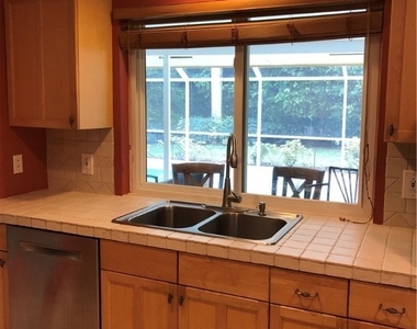550 Forest Hills Boulevard - Photo Thumbnail 9