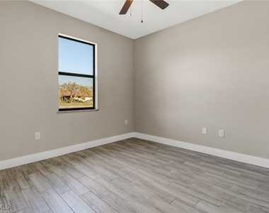 10621 Landau Lane - Photo Thumbnail 13