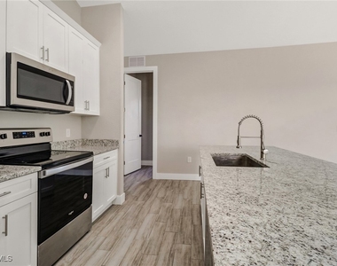 10621 Landau Lane - Photo Thumbnail 5