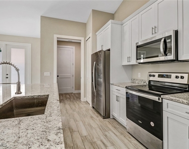 10621 Landau Lane - Photo Thumbnail 4